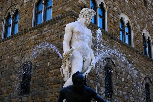Genç bir adamın heykeli Floransa, şehir, Firenze vilayetinin başkenti ve Toscana Uffizi sanat heykeli
