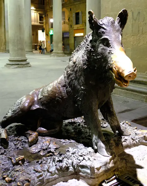 Floransa 'daki Piazza del Popolo Meydanı' ndaki heykel.