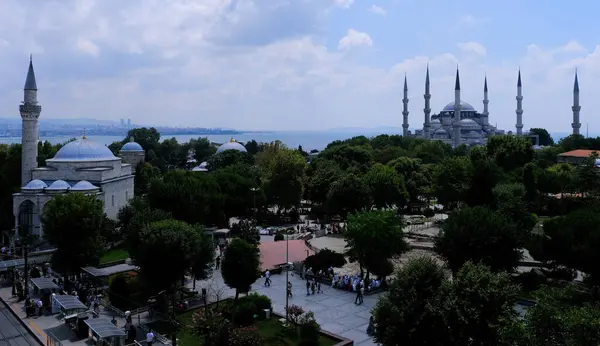 İstanbul şehri, hindi İstanbul fantastik tarih, kültür ve güzelliğin büyük bir şehridir.