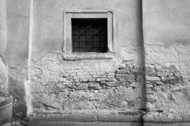 Şehirdeki eski pencere