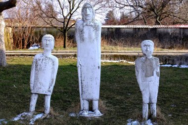 Parktaki ahşap heykeller.