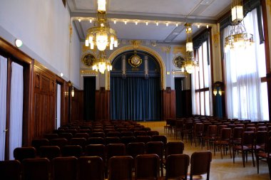 Eski okulun iç mimarisi.