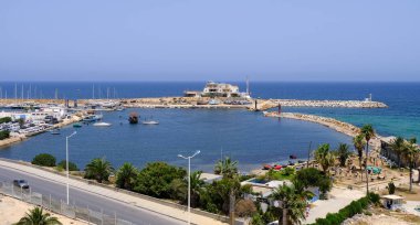 Manastır 'ın eski kasabasından deniz manzarası. Güzel bir fotoğraf. 