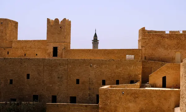 Manastır Tunus 'un eski bir kasabası.