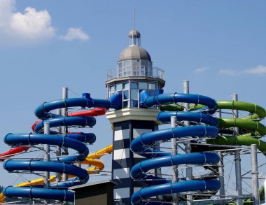 Parktaki çocuk parkı..