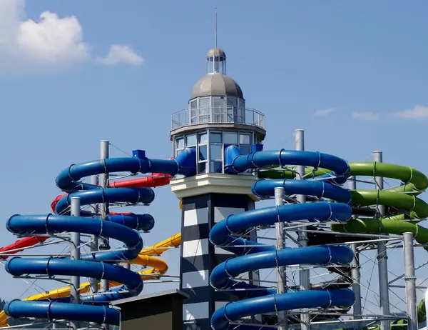 Parktaki çocuk parkı..