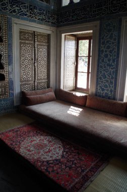 İstanbul 'daki caminin içi Türkiye' nin en büyük şehridir. Boğazında, Avrupa ile Asya arasındaki sınırda bulunur.