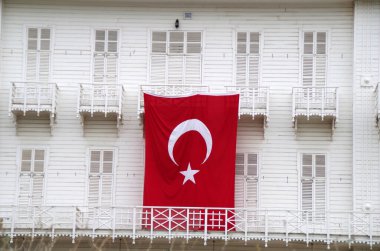 İstanbul, hindi İstanbul Türkiye 'nin en büyük şehridir. Boğaz boyunca uzanır. Avrupa ve Asya Türk bayrağı arasındaki sınır bir hindi bayrağıdır..