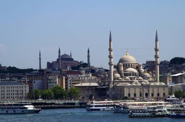 İstanbul İstanbul 'un manzarası Türkiye' nin en büyük şehridir. Boğazı, Avrupa ile Asya arasındaki sınırdır.