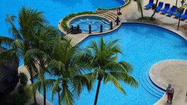 mavi su ile güzel bir Yüzme Havuzu