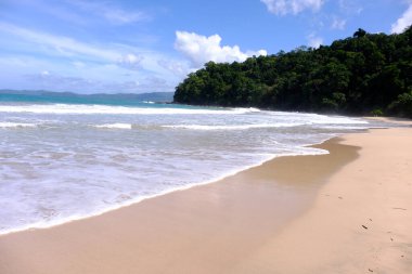 Palawan, cennet gibi tropikal manzaraları ve el değmemiş plajlarıyla Filipinler 'in gerçek bir mücevheri.