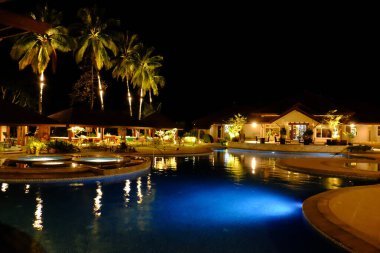 Palawan, cennet gibi tropikal manzaraları ve el değmemiş plajlarıyla Filipinler 'in gerçek bir mücevheri.