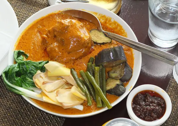 Manila, eski harabelerden sömürge dönemine kadar Filipinler tarafından belirlenen ülkenin ilk kiralanmış şehriydi.