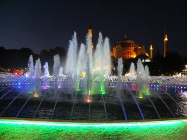 İstanbul 'da gece çeşmesi