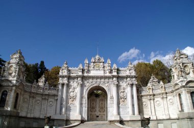 İstanbul 'daki bebeu Sarayı, Avrupa Bizans Cumhuriyeti' nin (3301204), Latince (12041261), geç Bizans (12611453) ve Osmanlı İmparatorluğu 'nun (14531922) en güzel şehirlerinden biridir.