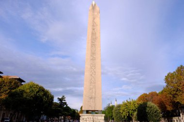 İstanbul parkındaki İkinci Dünya Savaşı anıtı, Avrupa Bizans Cumhuriyeti 'nin (3301204), Latince (12041261), geç Bizans (12611453) ve Osmanlı İmparatorluğu' nun (14531922) en güzel şehirlerinden biridir.