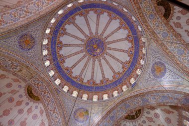 İstanbul 'daki Bakire Meryem Katedrali' nin içi.