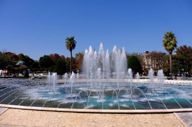 İstanbul 'daki fıskiye, Avrupa' nın Bizans İmparatorluğu 'nun (3301204), Latince (12041261), geç Bizans (12611453) ve Osmanlı İmparatorluğu' nun (14531922) en güzel kentlerinden biridir.