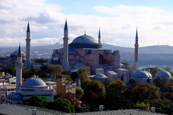 İstanbul manzarası, hindi