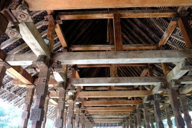 Sri Lanka Seylan Theravada Budizm Doğa tecrübesi Hint Okyanusu 'na kurulmuş gözyaşı damlası şeklindeki adayı deneyimliyor.