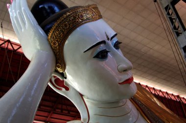 Myanmar ya da büyük ülkelerin Burma 'sı güzel Budizm' i takip ediyor. 