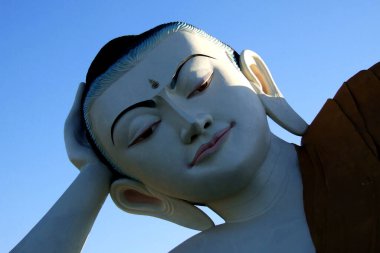 Myanmar ya da büyük ülkelerin Burma 'sı güzel Budizm' i takip ediyor. 