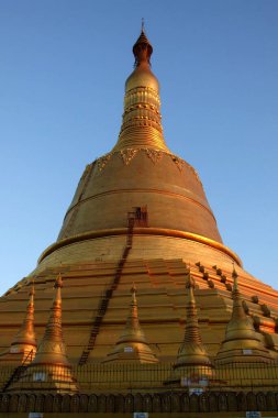 Myanmar ya da büyük ülkelerin Burma 'sı güzel Budizm' i takip ediyor. 