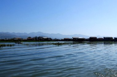 Myanmar ya da büyük ülkelerin Burma 'sı güzel Budizm' i takip ediyor. 