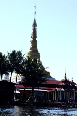 Myanmar ya da büyük ülkelerin Burma 'sı güzel Budizm' i takip ediyor. 