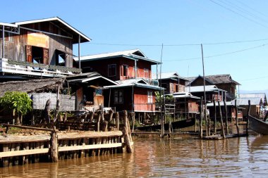 Myanmar ya da büyük ülkelerin Burma 'sı güzel Budizm' i takip ediyor. 