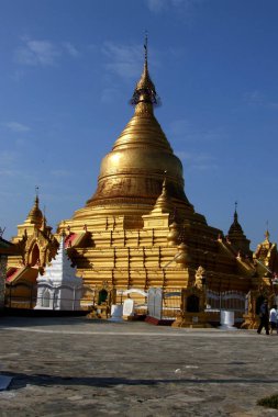 Myanmar ya da büyük ülkelerin Burma 'sı güzel Budizm' i takip ediyor. 