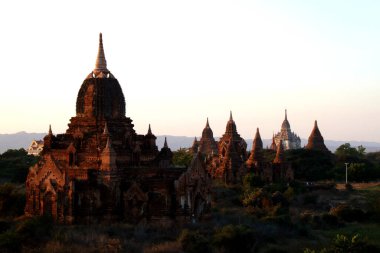 Myanmar ya da büyük ülkelerin Burma 'sı güzel Budizm' i takip ediyor. 