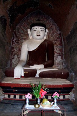 Manastırdaki Budist Budist heykeli.