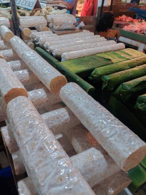 Yemek malzemeleri, Tempeh pazarda satılmaya hazır.