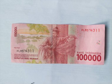 100.000 rupiah beyaz arka plan görüntüsü