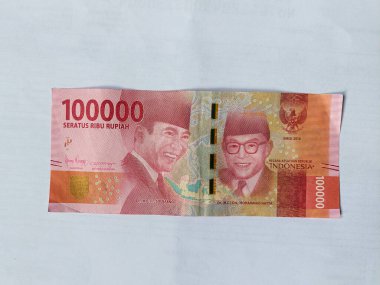 100.000 rupiah beyaz arka plan görüntüsü