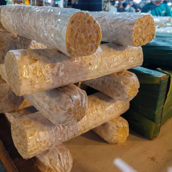  Yemek malzemeleri, Tempeh pazarda satılmaya hazır.