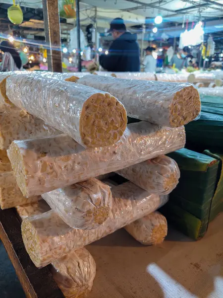 Yemek malzemeleri, Tempeh pazarda satılmaya hazır.