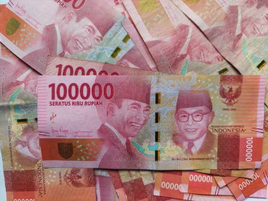 100.000 Rupiah 'lık üst görünüm banknotları