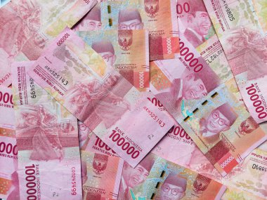 100.000 Rupiah 'lık üst görünüm banknotları