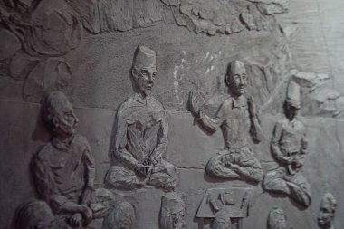 Tarihi Portreler, Geçmişi Sunan Taş oymalar