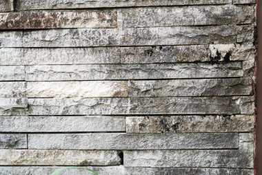 Arka plan ve çeşitli tasarım amaçları için simetrik desenli taş yığınları olan ev çiti duvarı