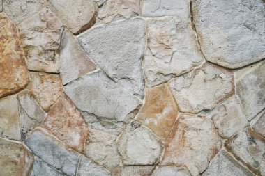 Doğal granit duvar. Kaba doğal taş. Krem rengi tuğla kaplama duvar dokusu arkaplanı.