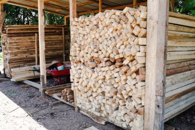 Ahşap doku, işlenmiş ahşap yığını, ahşap doku arka planı, çeşitli tasarım amaçları için.