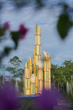 Digulis Anıtı, Pontianak, Batı Kalimantan 'daki tarihi eserlerden biridir. Keskin Bambu Anıtı olarak da adlandırılan bu anıt, Endonezya halkının kolonilere karşı direnişinin bir sembolüdür.