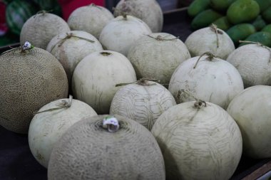 Meyve dükkanlarında satılan bütün karpuzlar, meyve ve diğerleri hakkındaki makaleler için tasarım amacıyla uygundur..