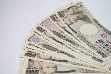 Japon 10,000 Yen banknotunun çeşitli açılardan çekilmiş yakın plan fotoğrafları. Grafik tasarımı, illüstrasyon ya da çarpıcı bir görsel öğe ve daha fazlasını gerektiren projeler için mükemmel..