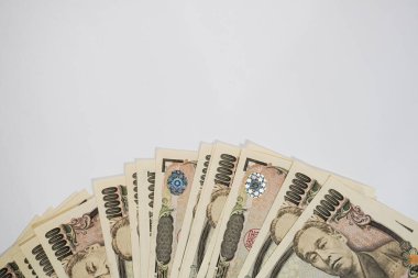 Japon 10,000 Yen banknotunun çeşitli açılardan çekilmiş yakın plan fotoğrafları. Grafik tasarımı, illüstrasyon ya da çarpıcı bir görsel öğe ve daha fazlasını gerektiren projeler için mükemmel..