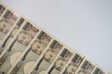 Japon 10,000 Yen banknotunun çeşitli açılardan çekilmiş yakın plan fotoğrafları. Grafik tasarımı, illüstrasyon ya da çarpıcı bir görsel öğe ve daha fazlasını gerektiren projeler için mükemmel..