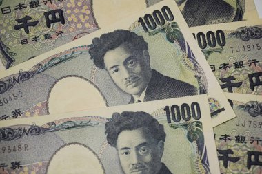 Japon 1,000 Yen banknotunun çeşitli açılardan çekilmiş yakın plan fotoğrafları. Grafik tasarımı, illüstrasyon ya da çarpıcı bir görsel öğe ve daha fazlasını gerektiren projeler için mükemmel..